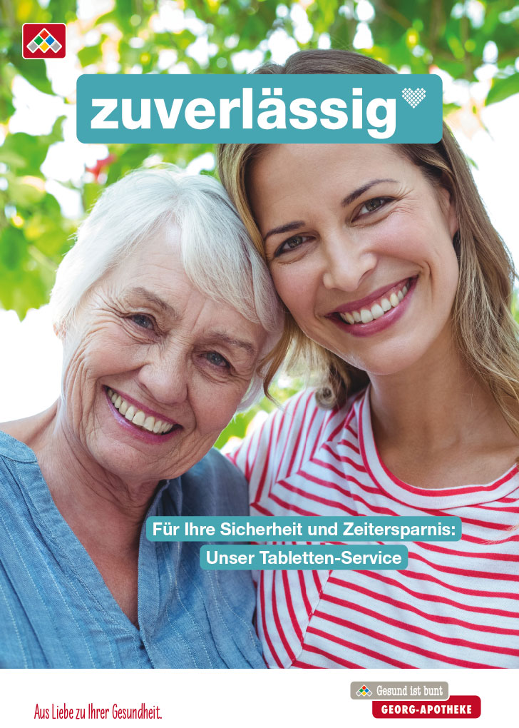 Jüngere und ältere Frau, im Hintergrund grünes Laub